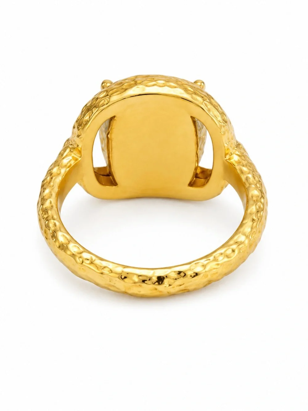 OSCAR DE LA RENTA • Emerald Crystal Embellished Hammered Gold Ring